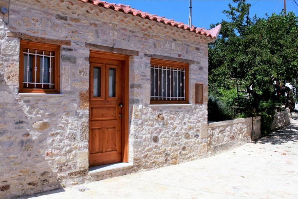 Appartement Traditional Stone House At Great Location à Koróni Extérieur photo