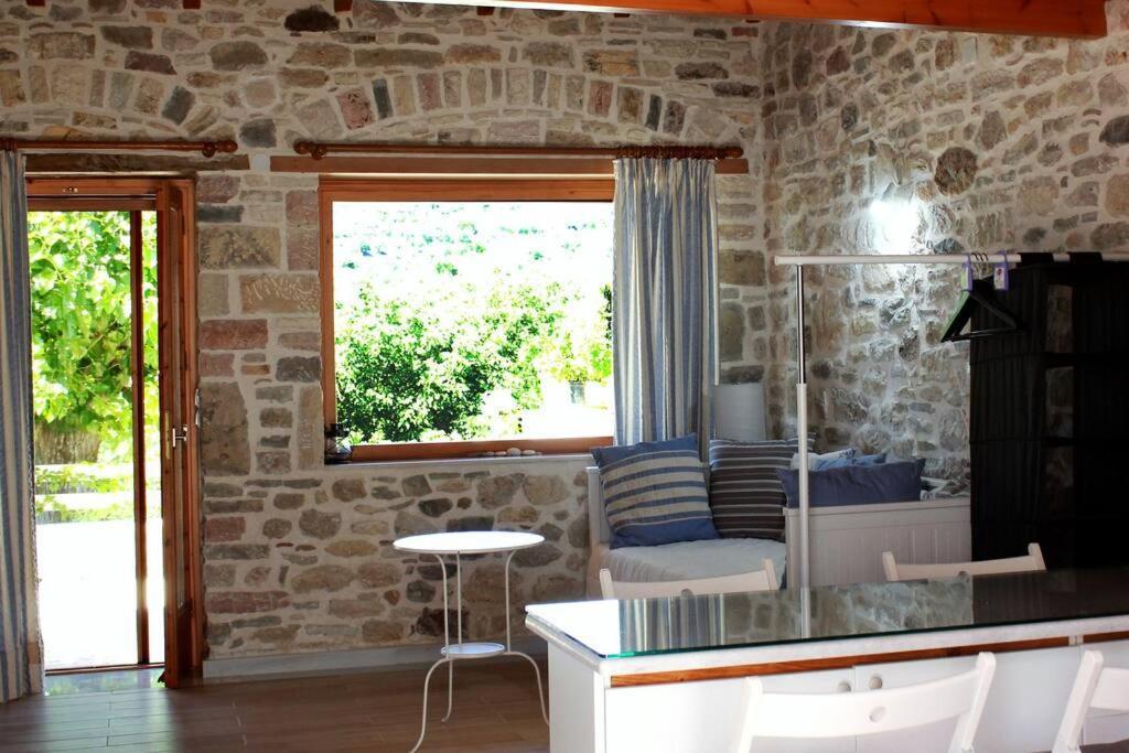 Appartement Traditional Stone House At Great Location à Koróni Extérieur photo